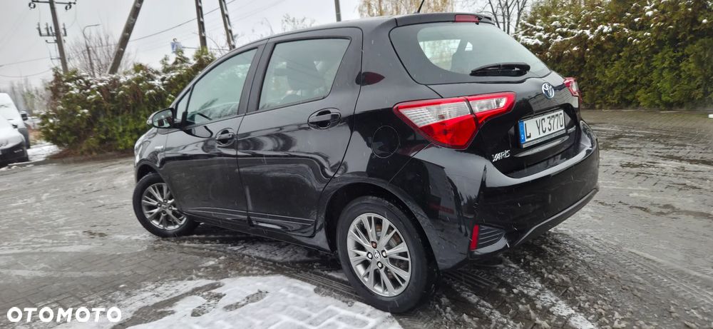 Toyota Yaris Hybrid 100 Terra - 8