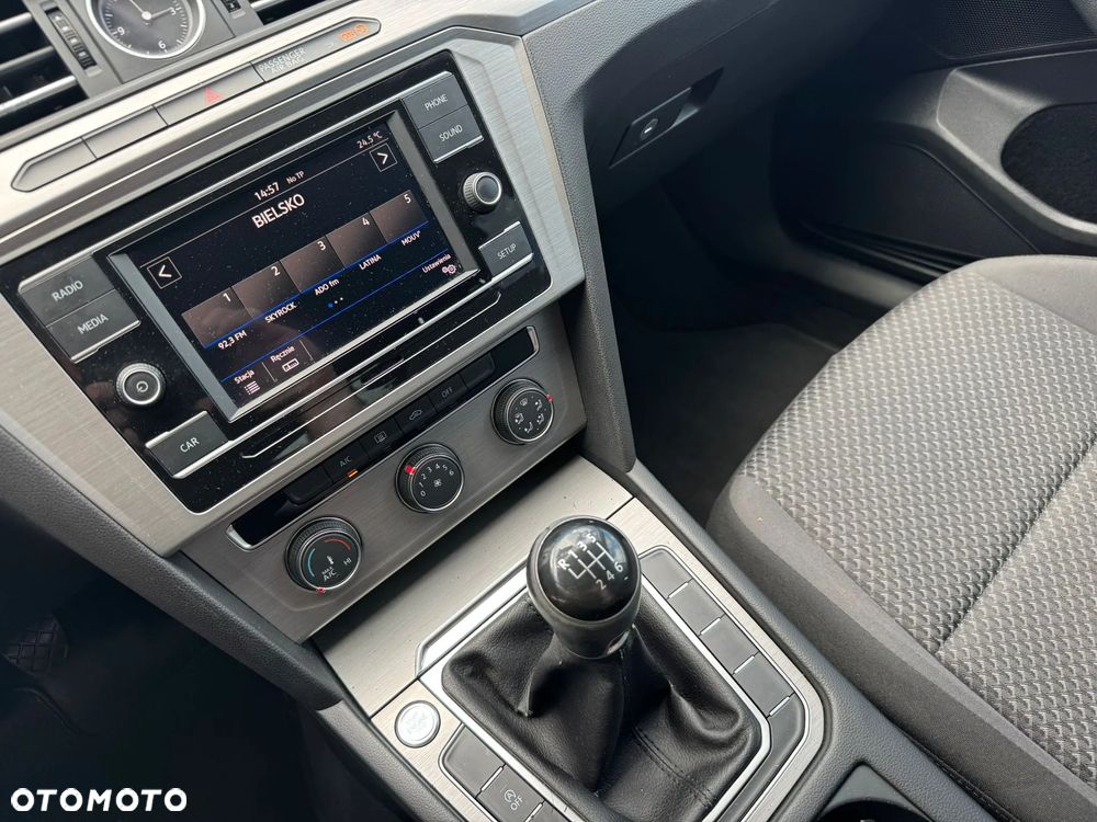 Volkswagen Passat - 14