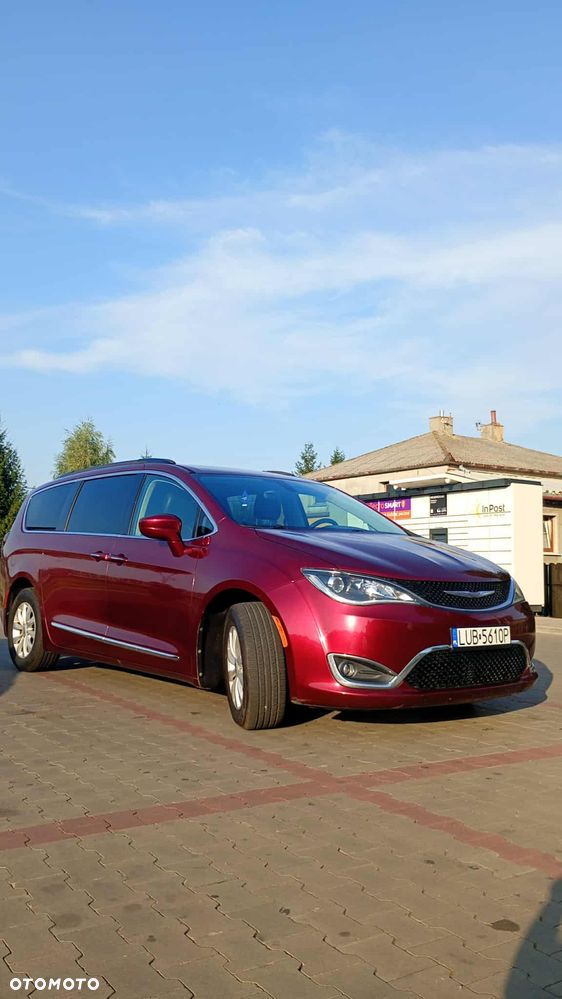 Chrysler Pacifica - 1