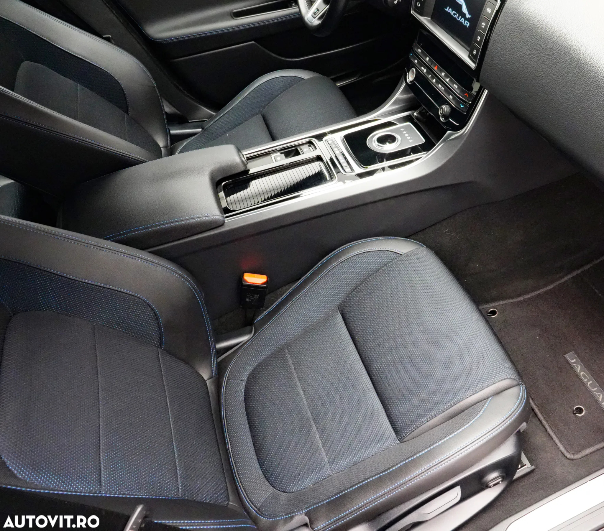 Jaguar XE 2.0 R-Sport - 13