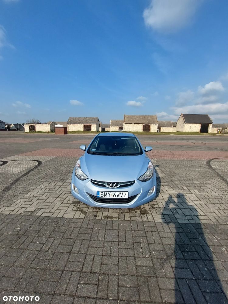 Hyundai Elantra 1.6 Classic + - 17