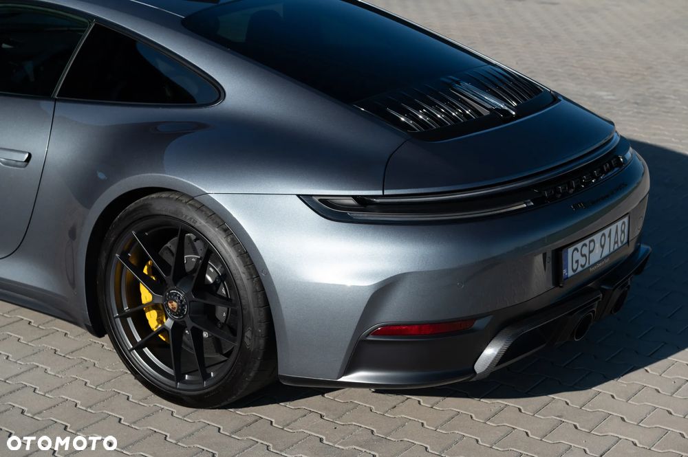 Porsche 911 Carrera T-Hybrid 4 GTS - 11