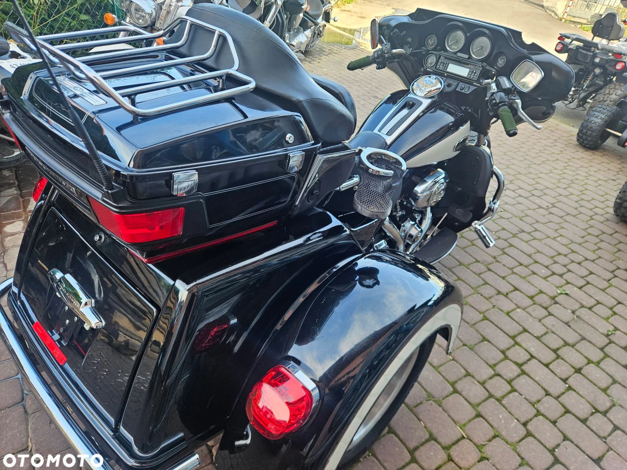 Harley-Davidson FLH Electra Glide - 30