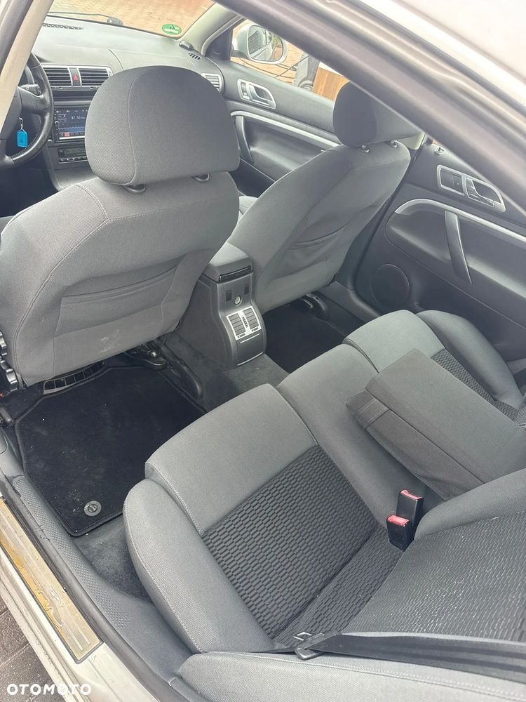 Skoda Superb 2.0 TDI DPF Ambiente - 16