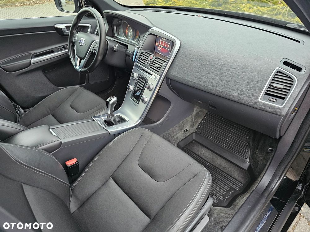 Volvo XC 60 D4 Momentum - 24
