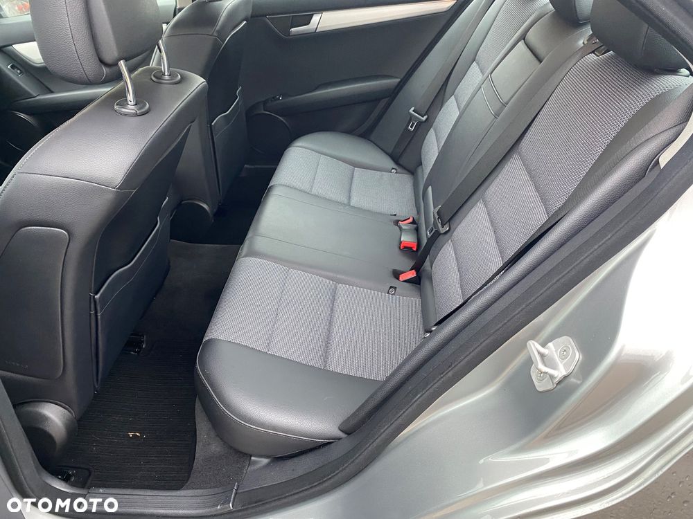 Mercedes-Benz Klasa C 180 (BlueEFFICIENCY) Avantgarde - 33