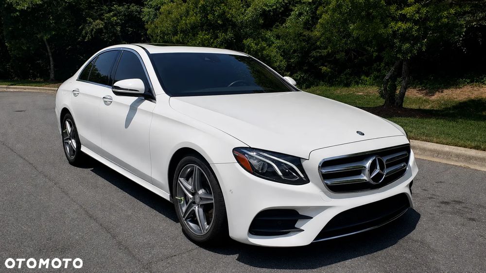 Mercedes-Benz Klasa E 300 9G-TRONIC - 1