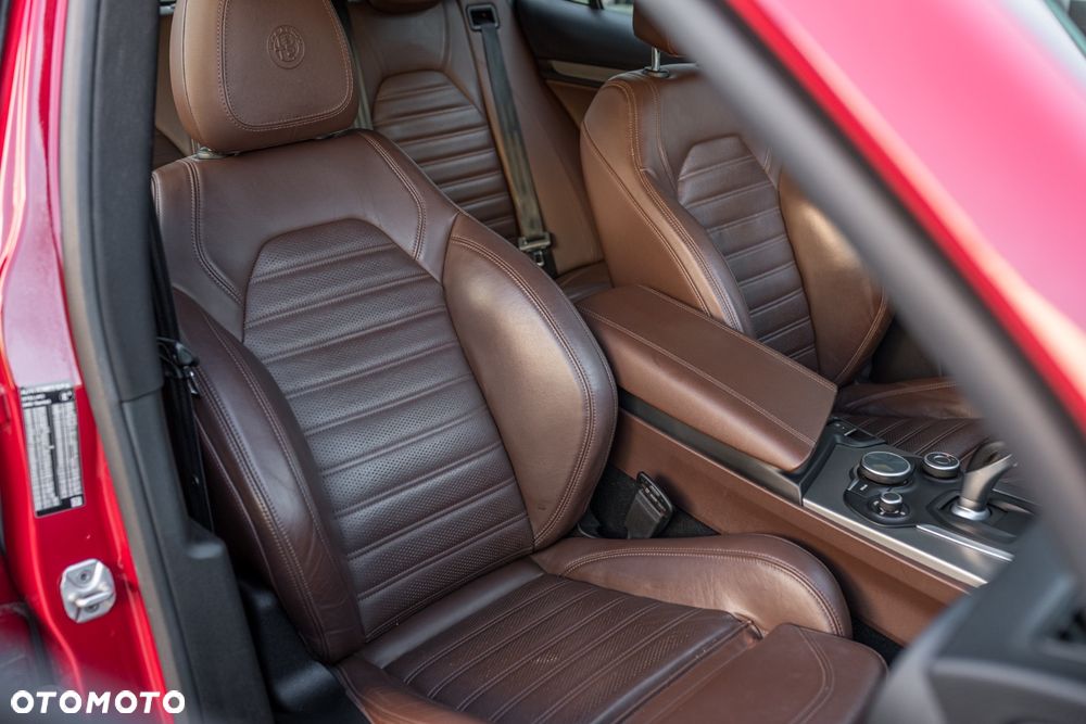 Alfa Romeo Stelvio 2.0 Turbo TI Q4 - 14