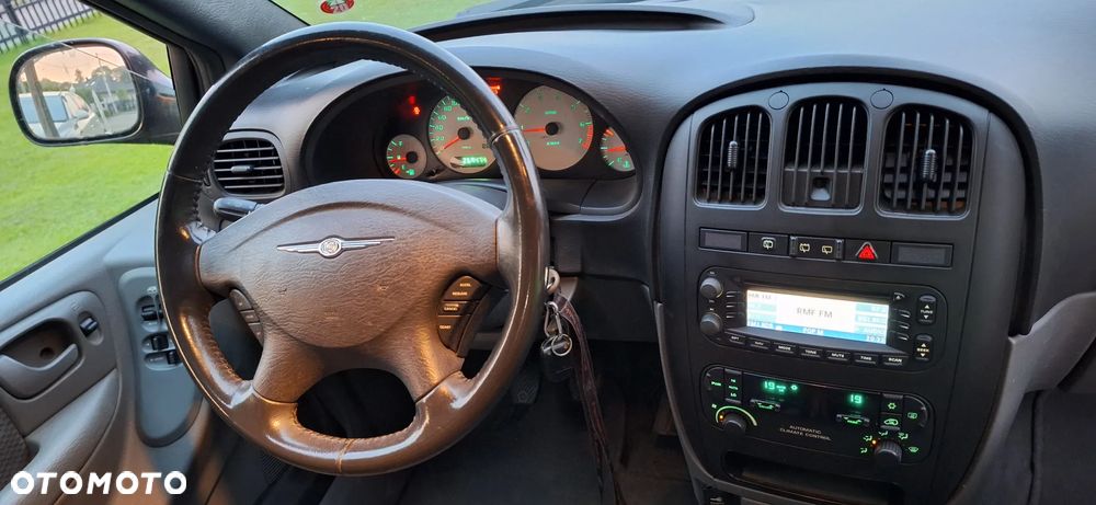 Chrysler Voyager 2.4 SE - 36