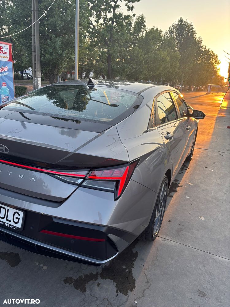 Hyundai Elantra - 4