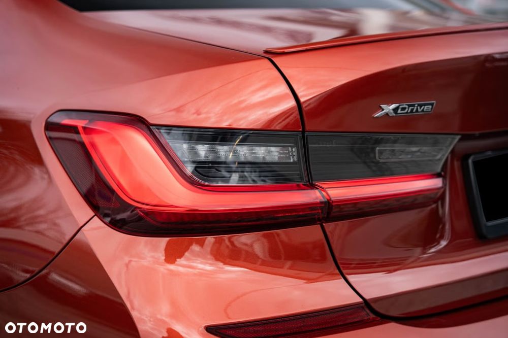BMW Seria 3 330e xDrive - 10