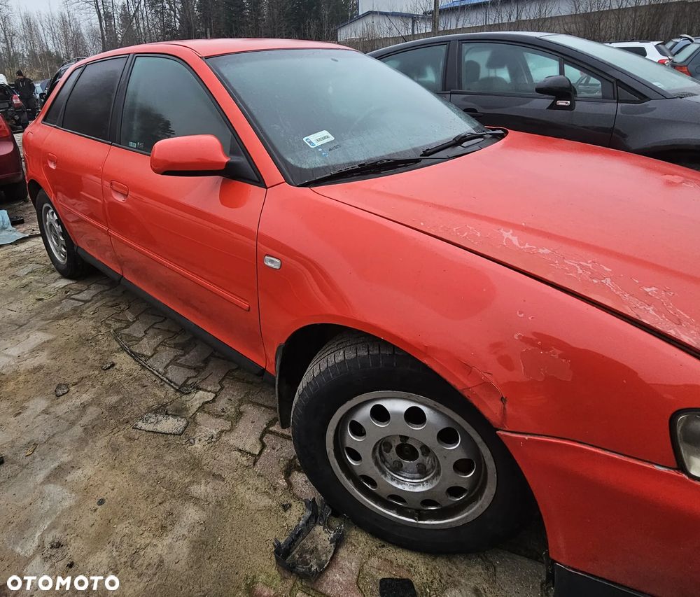 Audi A3 1,6 8 V  Benzyna 75 kW (kod lak . LY3F) pojazd na części: maska, zderzak, drzwi, szyby, lusterka, chłodnica.... - 14