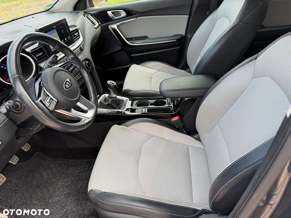 Kia Ceed - 10