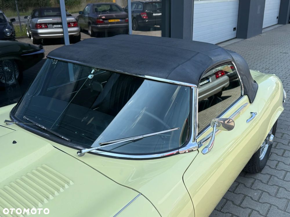 Jaguar E-Type - 27