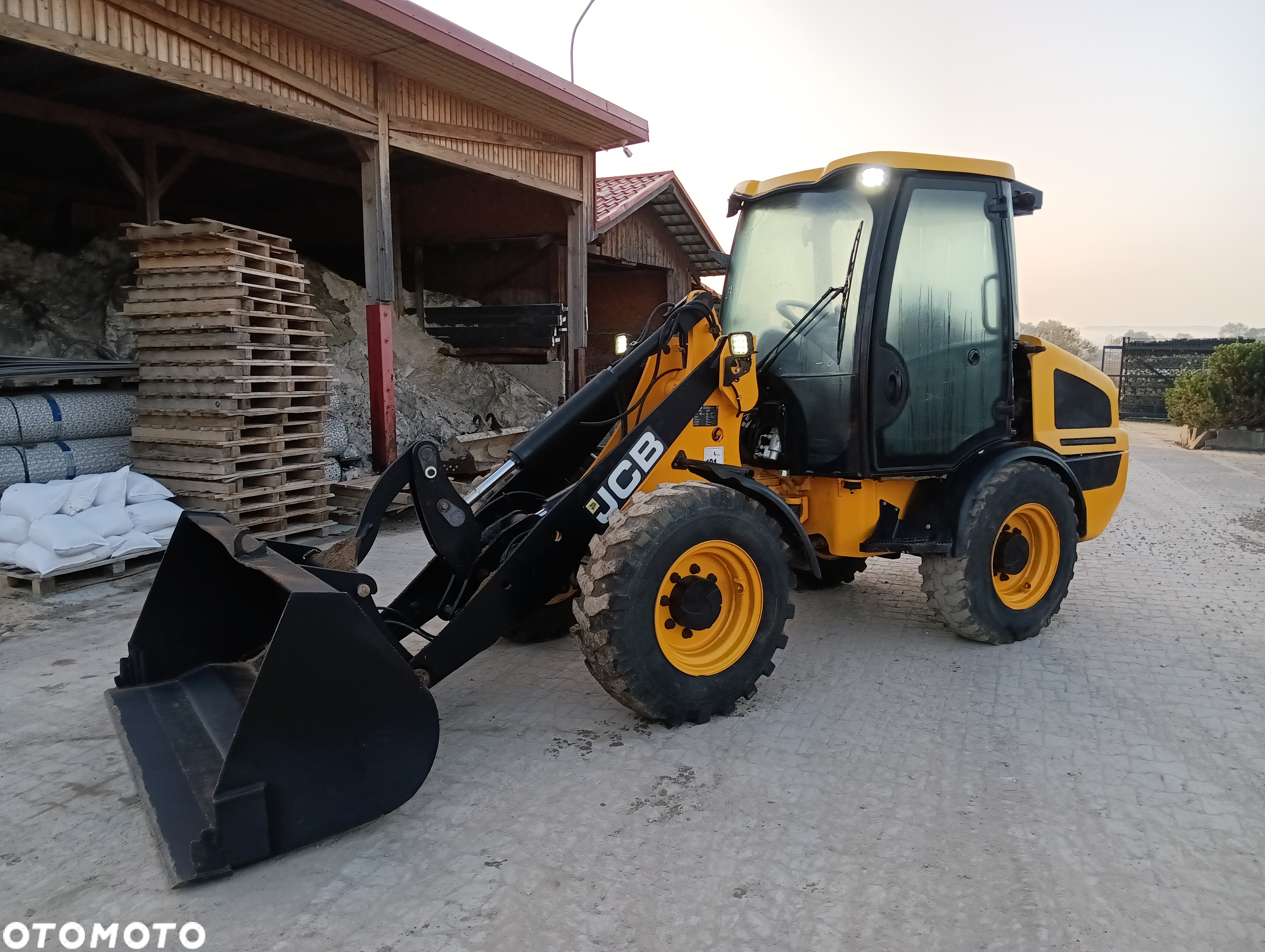 JCB 407 - 4