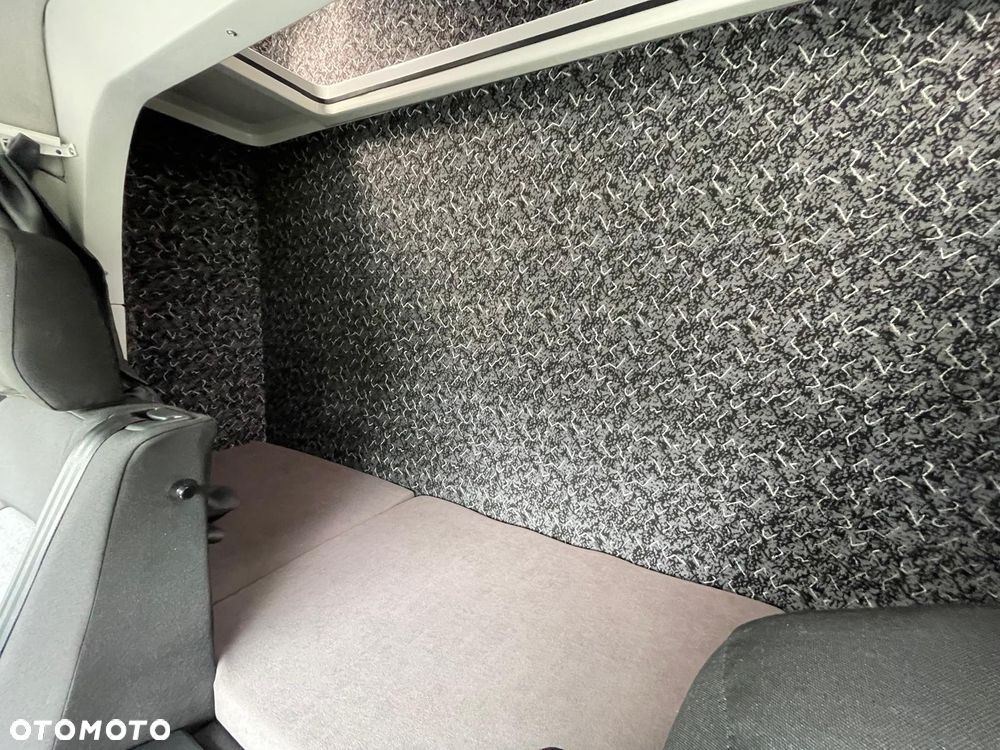 Volkswagen CRAFTER 35 - 16