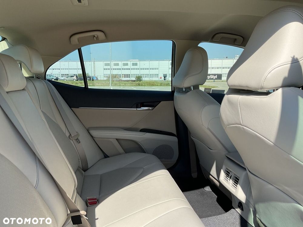 Toyota Camry 2.5 Hybrid Executive CVT - 17