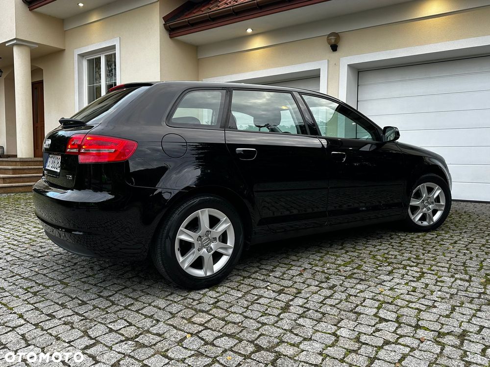 Audi A3 Sportback 1.6 TDI Ambiente - 11