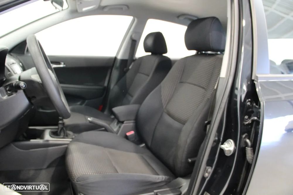 Hyundai i30 1.6 CRDI Comfort DPF - 6