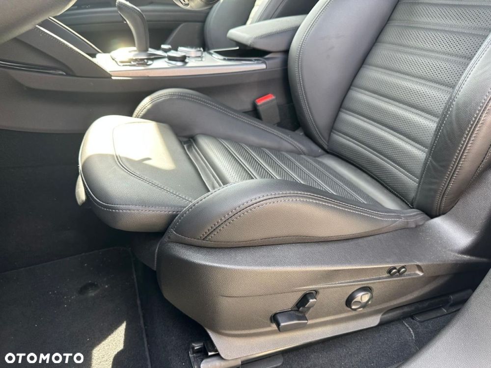 Alfa Romeo Stelvio - 13
