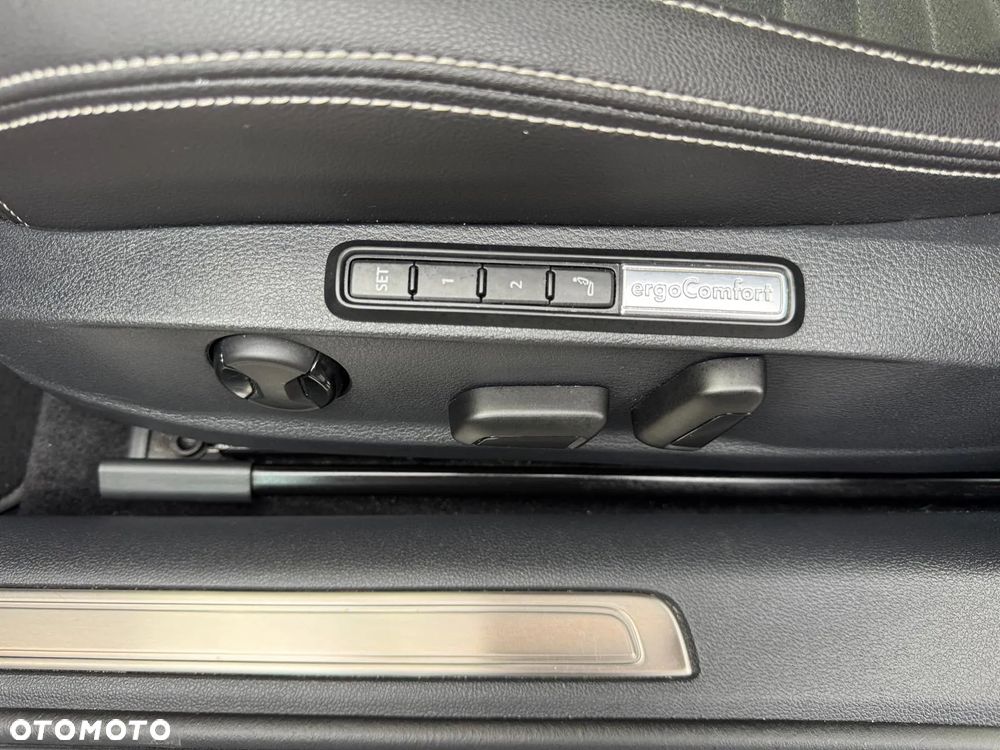 Volkswagen Passat Variant 2.0 TDI SCR Elegance DSG - 15