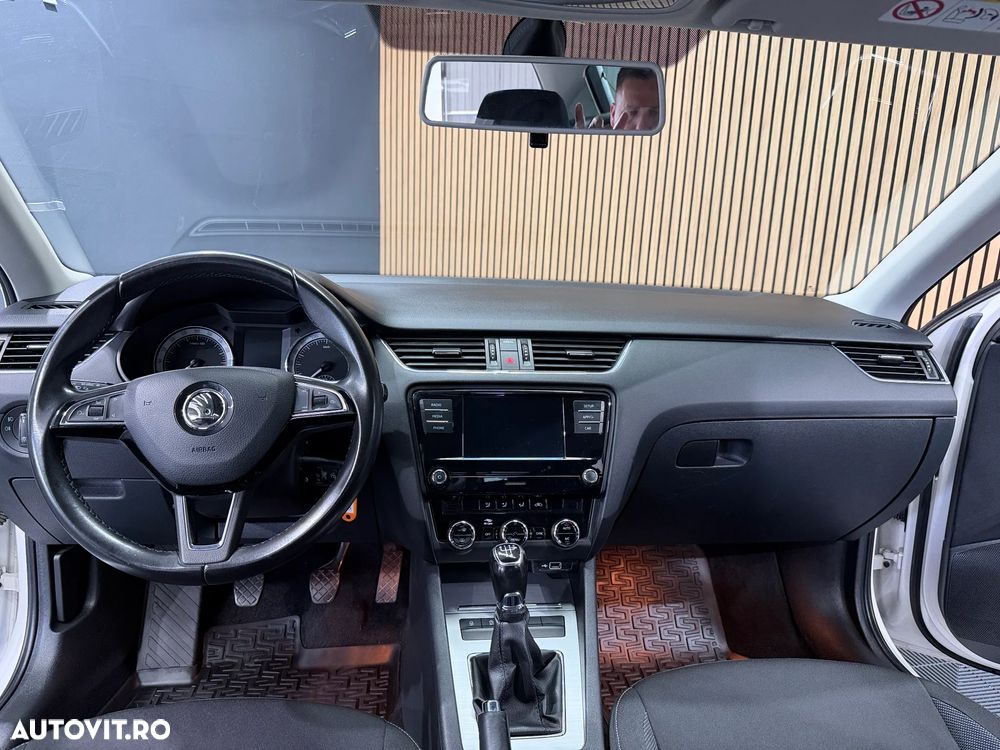 Skoda Octavia Combi Diesel 1.6 TDI Active - 12