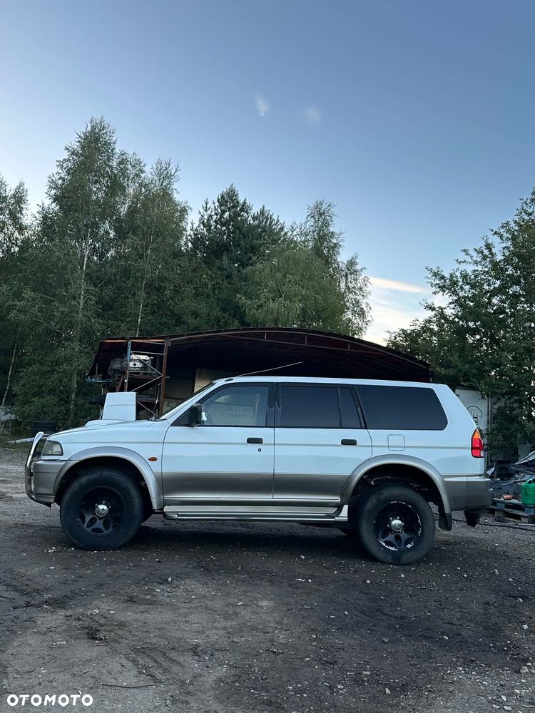 Mitsubishi Pajero 2.5 TD GLS - 2