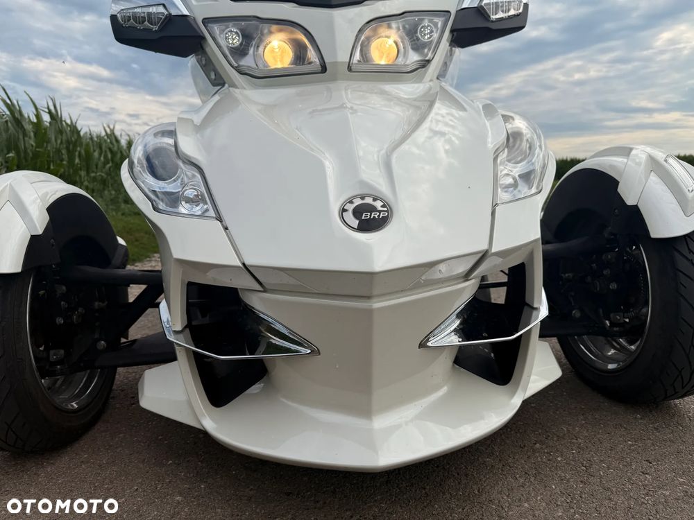 Can-Am Spyder - 10