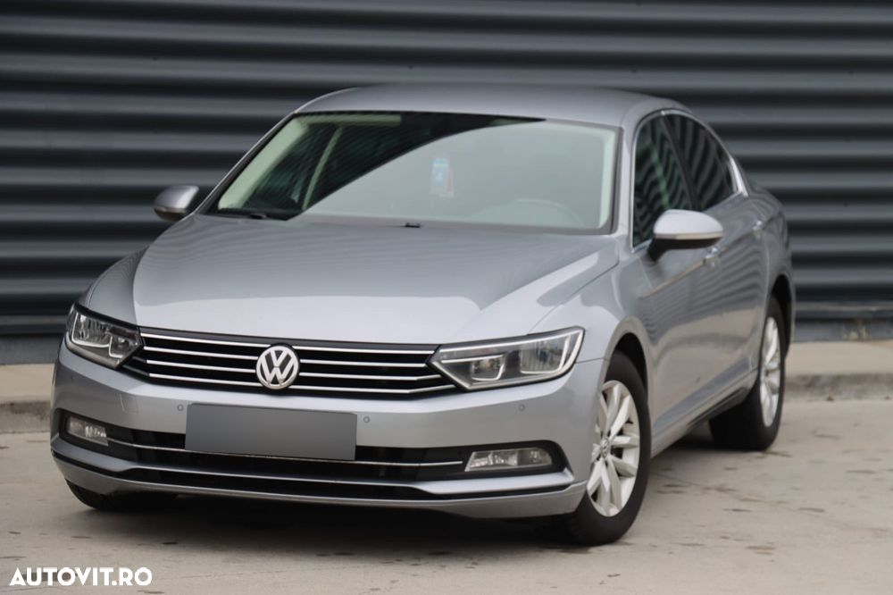 Volkswagen Passat - 1