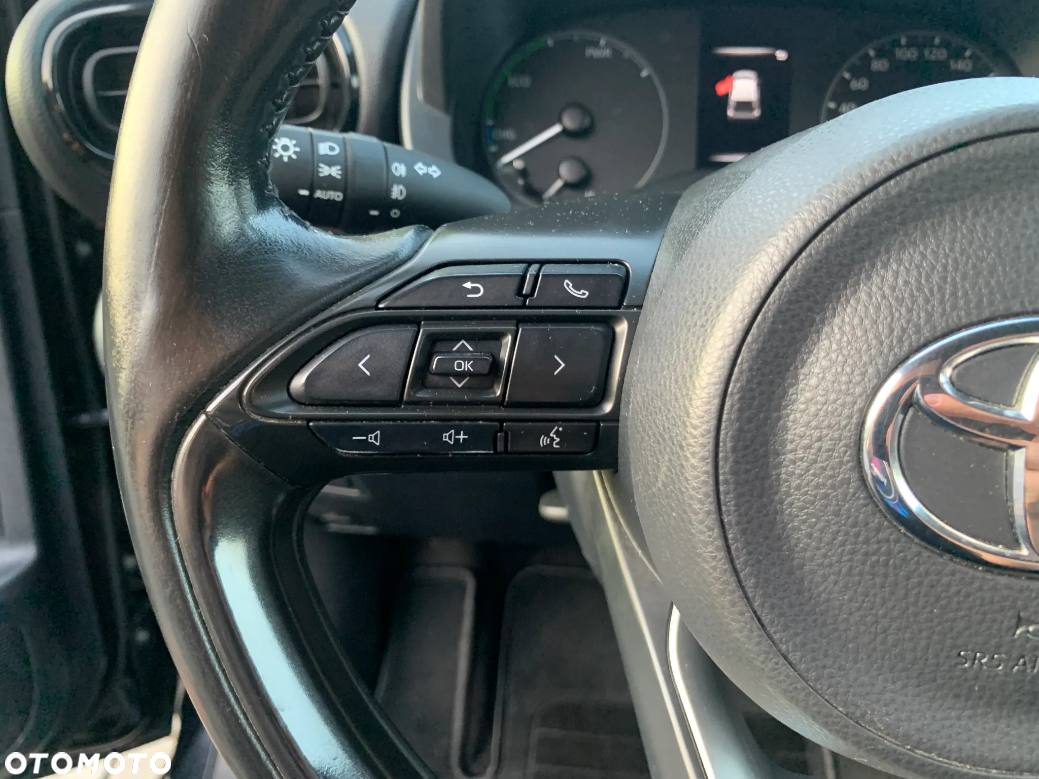 Toyota Yaris Hybrid 1.5 Executive - 26