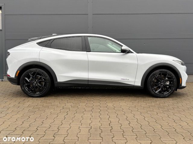 Ford Mustang Mach-E - 8