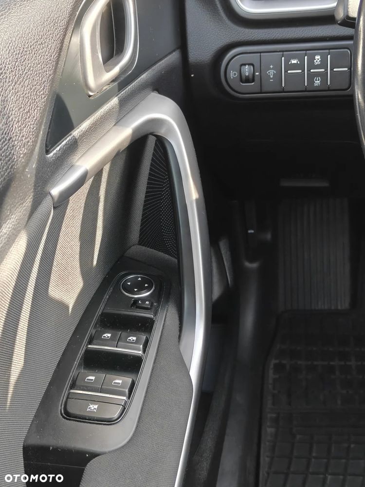 Kia Ceed 1.6 CRDi mHEV L Business Line - 14