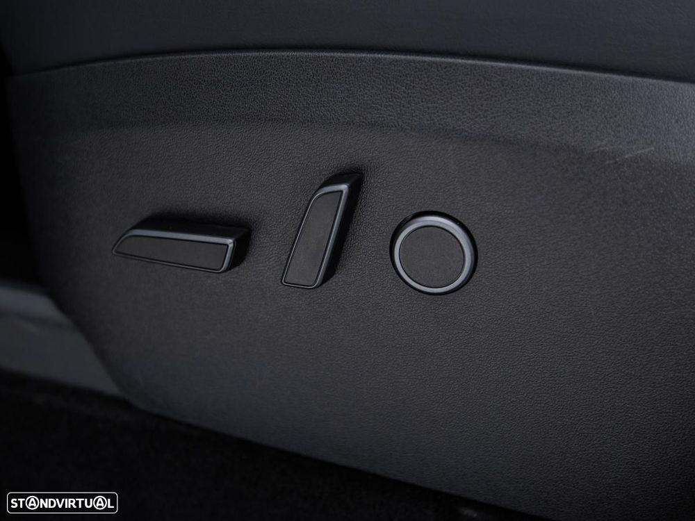 Tesla Model Y Long Range Dual Motor AWD - 19