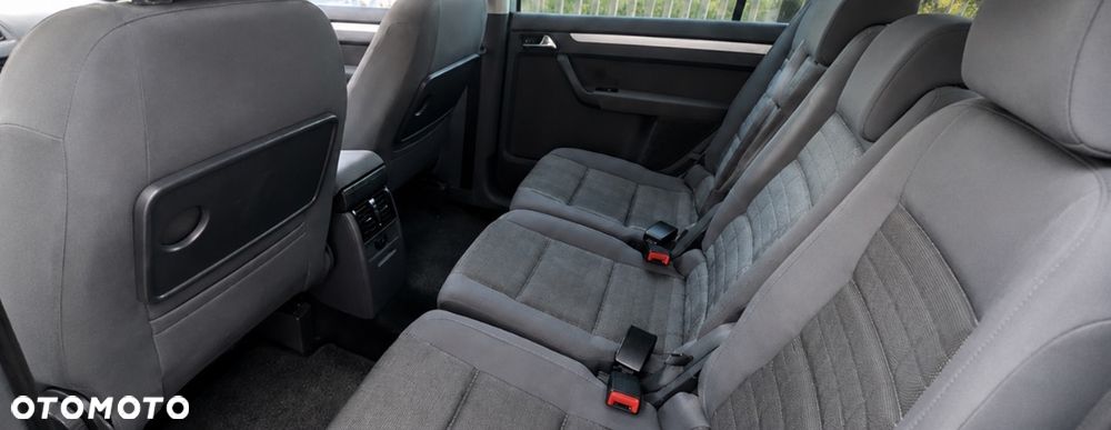 Volkswagen Touran 2.0 TDI Highline - 23