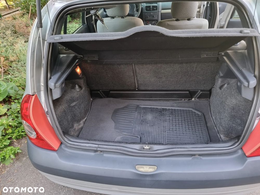 Renault Clio 1.2 16V Confort Authentique - 7