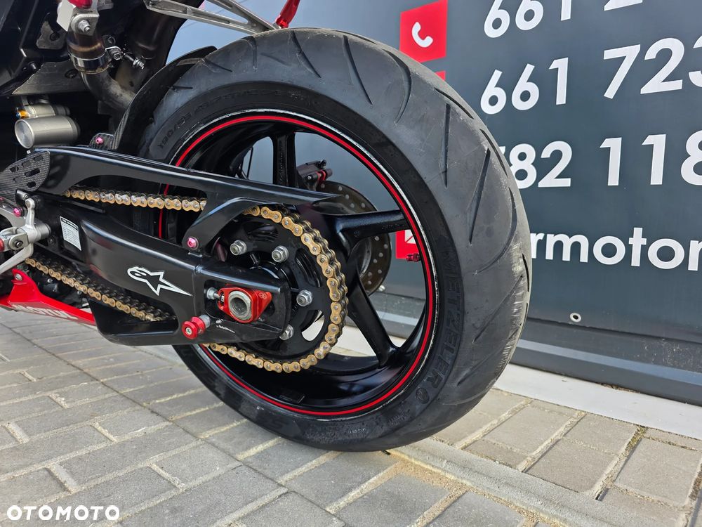Yamaha R1 - 22