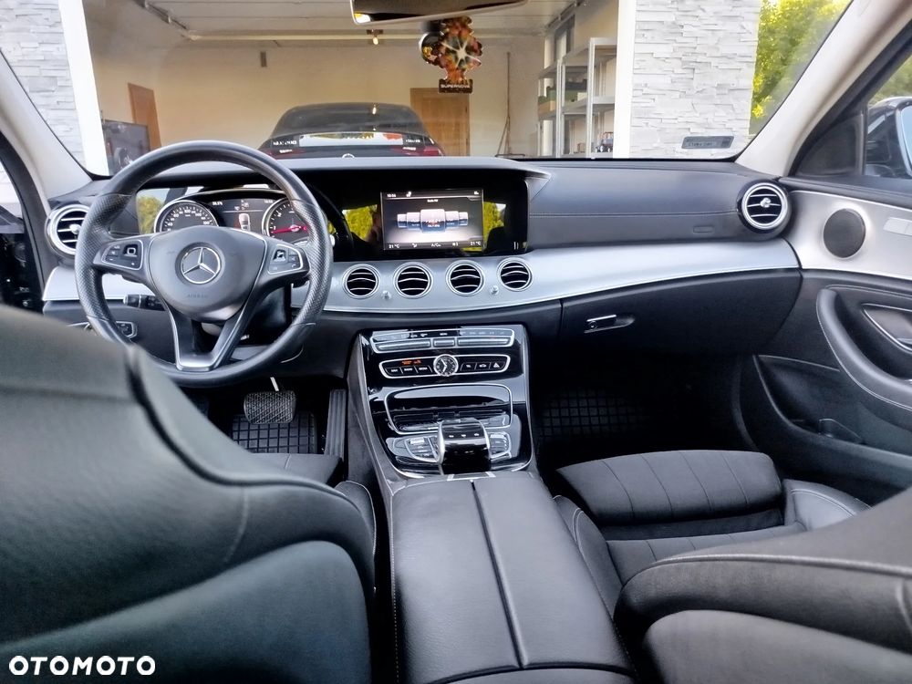 Mercedes-Benz Klasa E 220 d 4-Matic Business Edition 9G-TRONIC - 11
