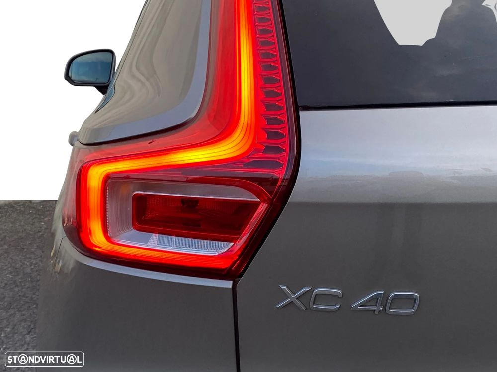 Volvo XC 40 2.0 B4 Momentum Plus - 4