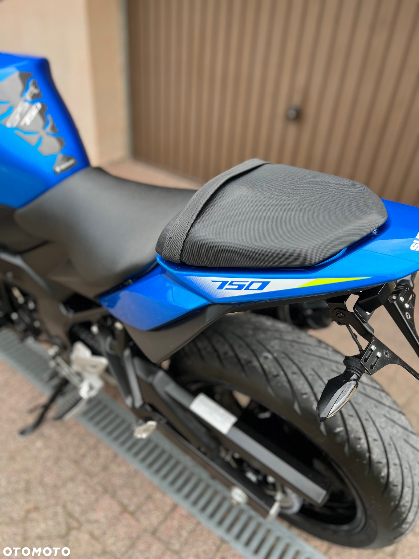 Suzuki GSR - 26