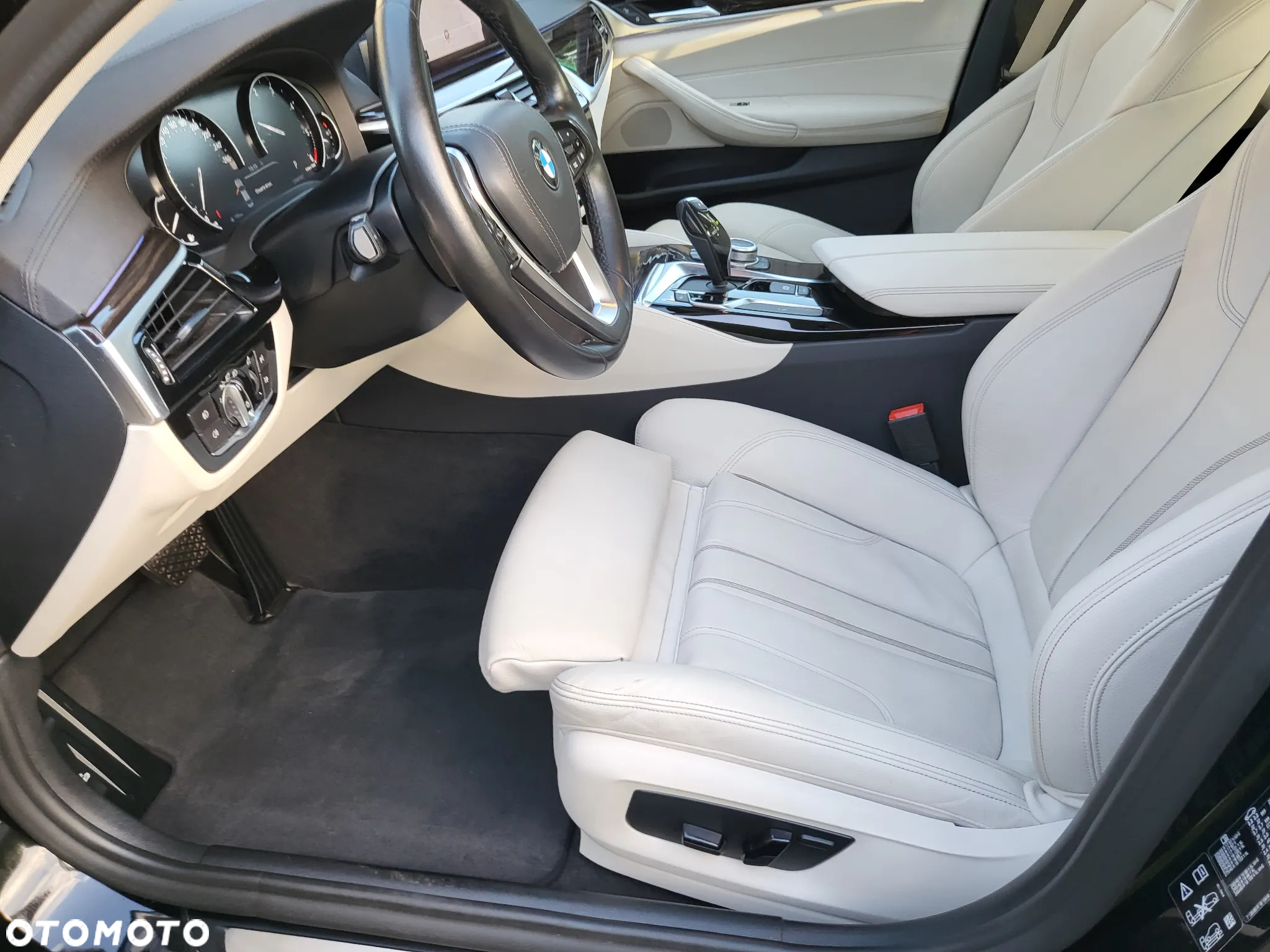 BMW Seria 5 520d xDrive Luxury Line - 28