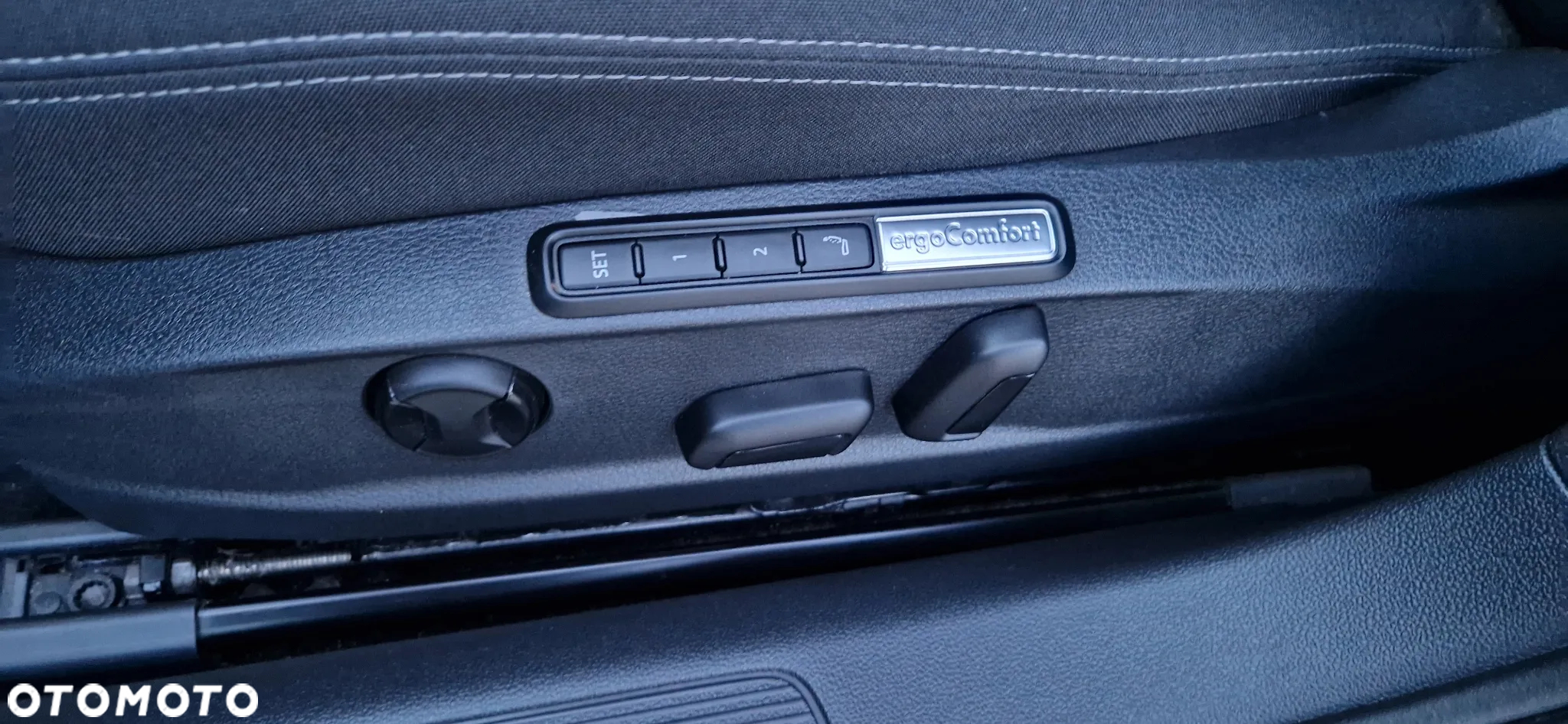Volkswagen Passat Variant 2.0 TDI SCR DSG 4Motion Business - 38