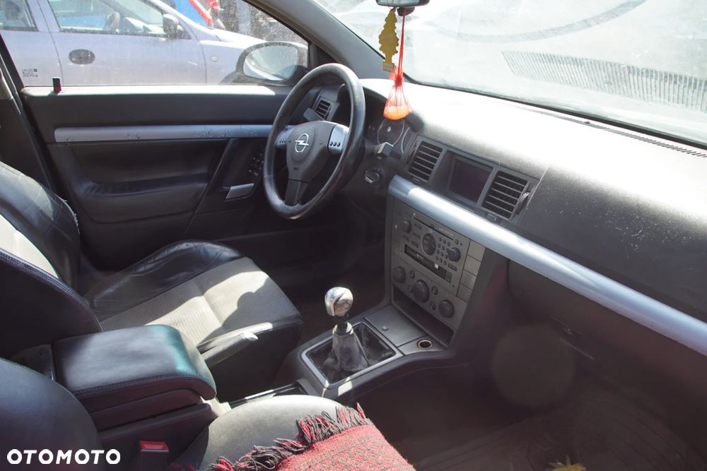 Auto na części - Opel Vectra C 2.2 DTI 125 KM Y22DTR F35 36U 2002R Silnik Skrzynia Drzwi Maska Błotnik Klapa Zderzak Lampa Klamka Lusterko Szyba Deska Kokpit Sterownik Moduł Czujnik Licznik Wyświetlacz Panel Kierownica - 16