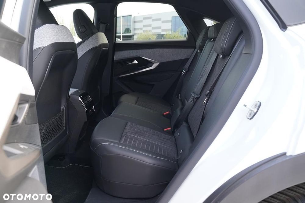 Peugeot 3008 1.2 PureTech mHEV GT S&S e-DCS6 - 9