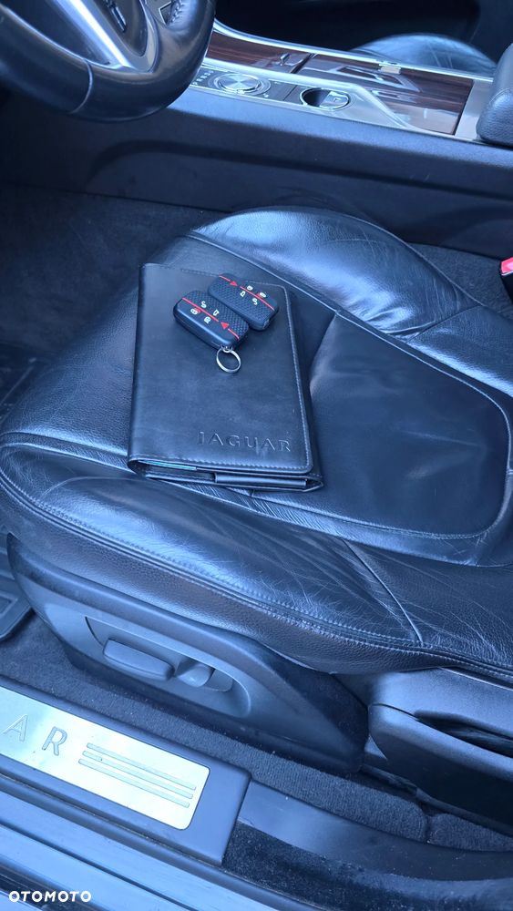 Jaguar XF - 12