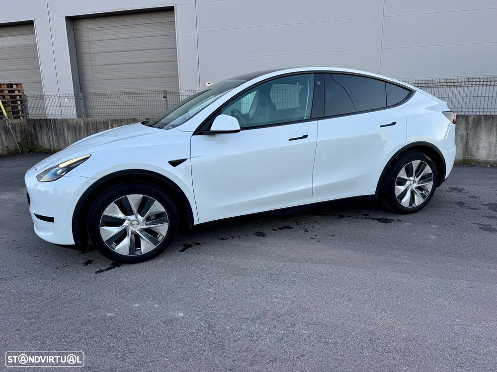 Tesla Model Y - 9