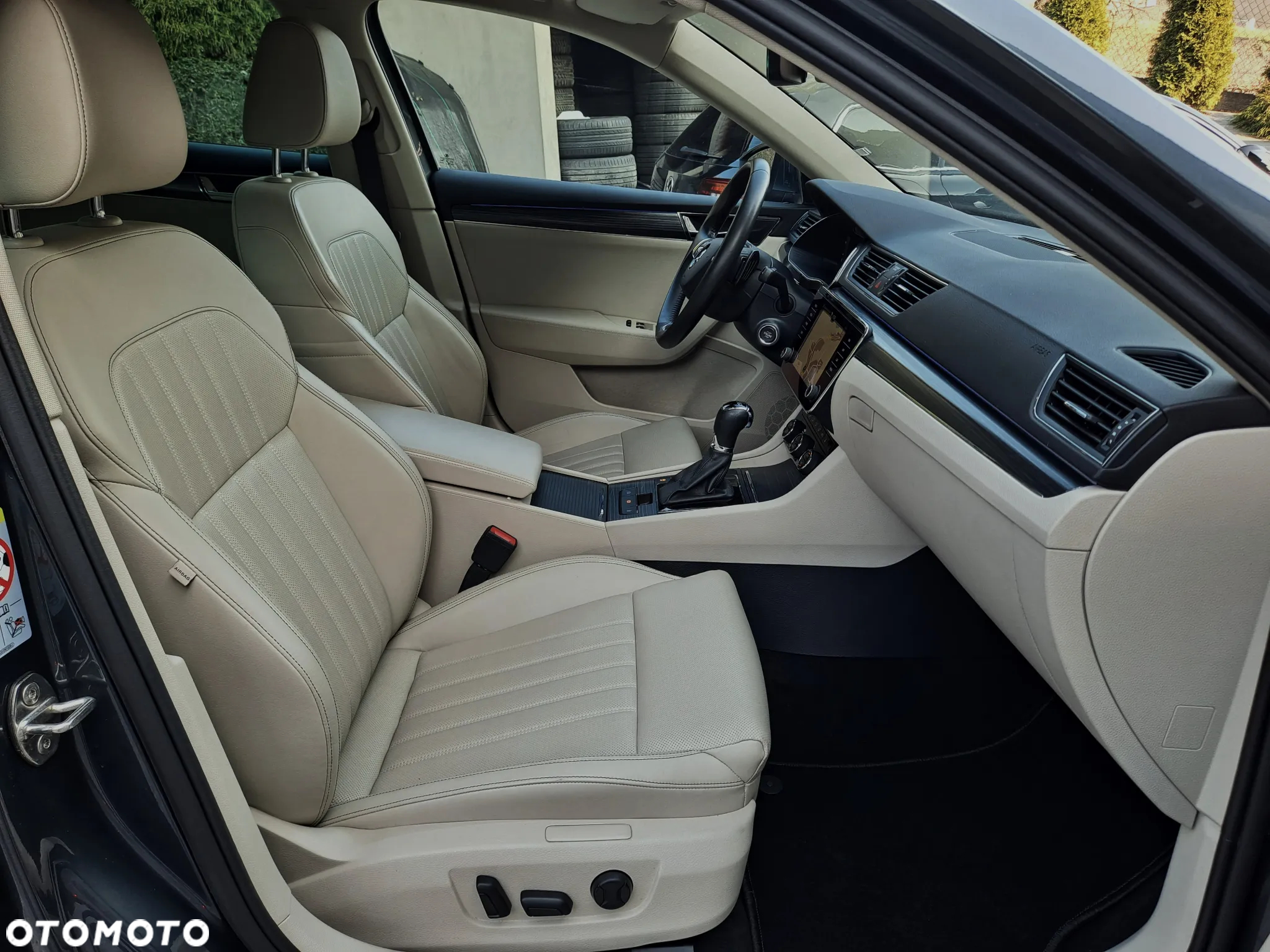 Skoda Superb 2.0 TDI DSG Premium Edition - 18