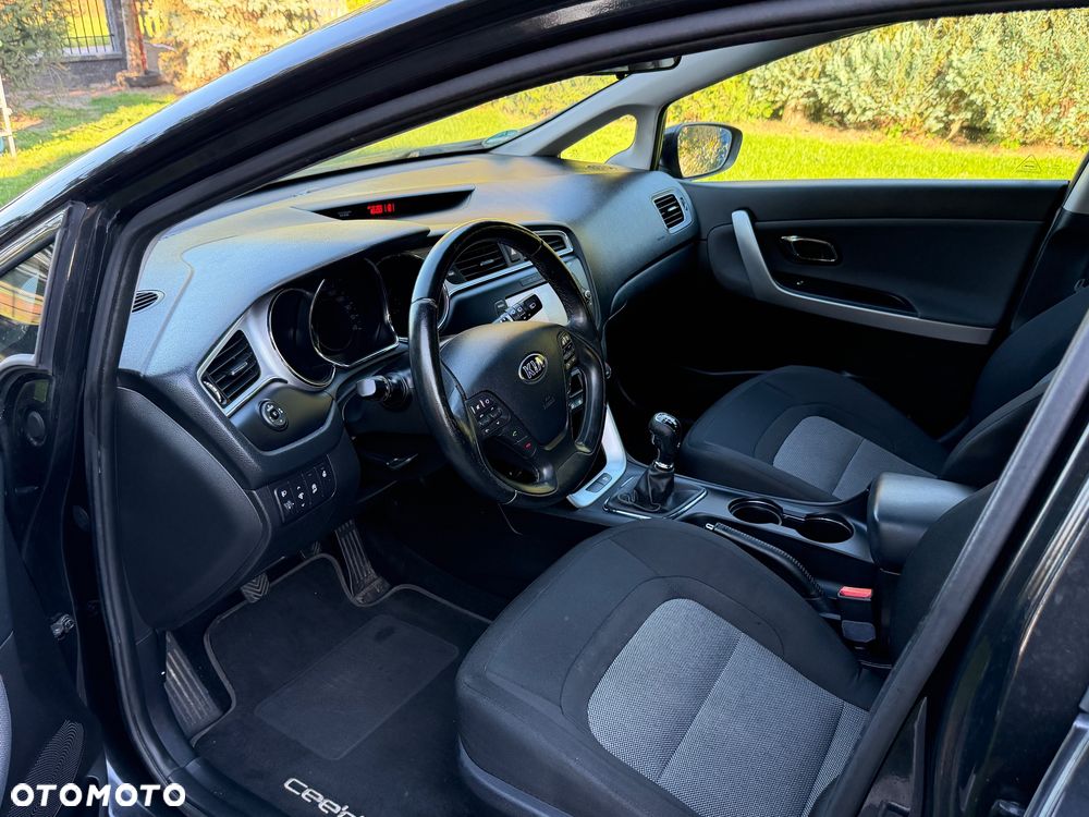 Kia Ceed 1.6 CRDi 136 ISG Dream Team Edition - 26