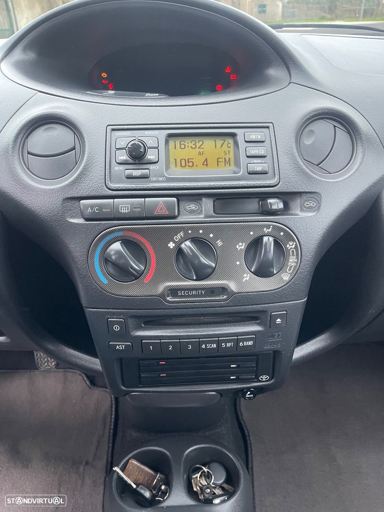 Toyota Yaris 1.0 Terra AC - 12