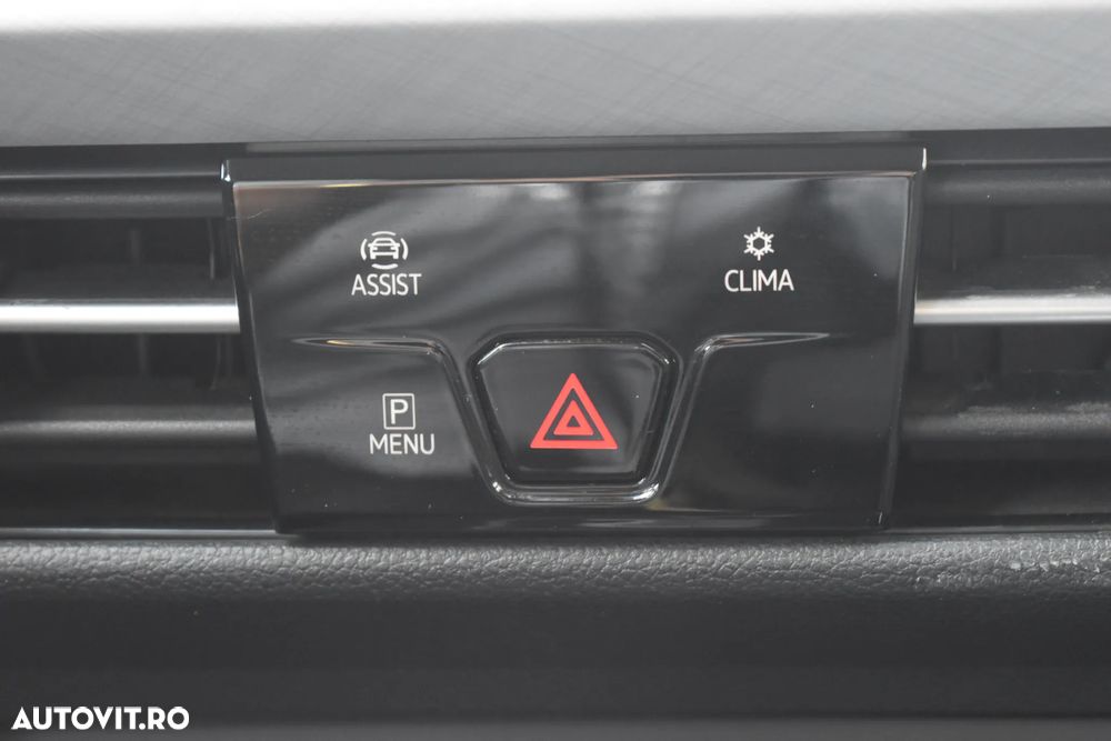 Volkswagen Golf 1.0 eTSI DSG MHEV Life - 24