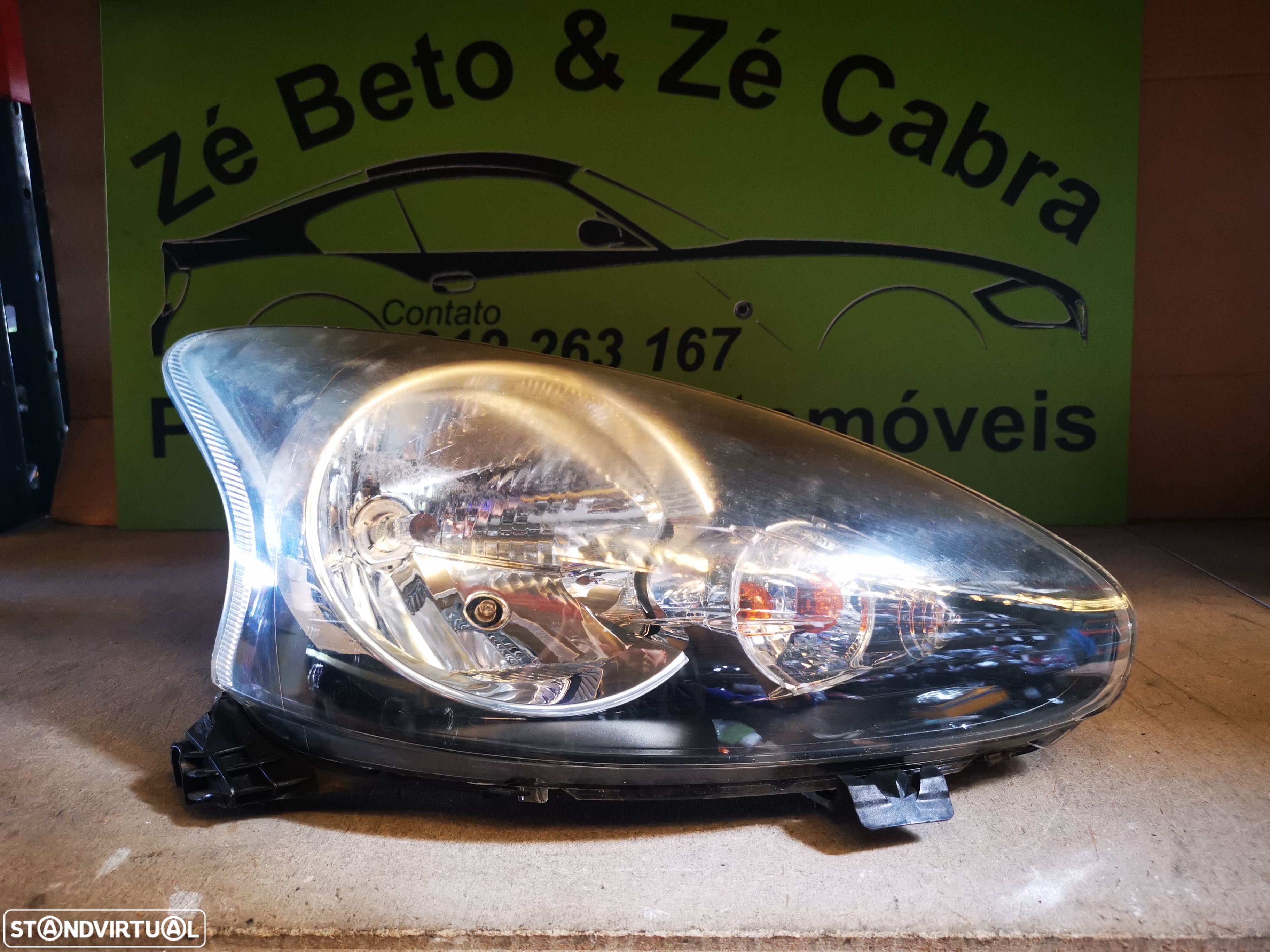 TOYOTA AYGO FAROL DIREITO - FF437 - 1